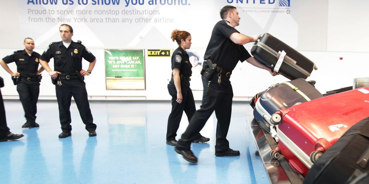 US Customs Officials Seize Over 100 000 At Washington Dulles Airport